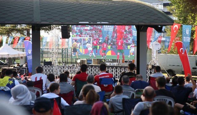 81 ilde dev ekran yasağı