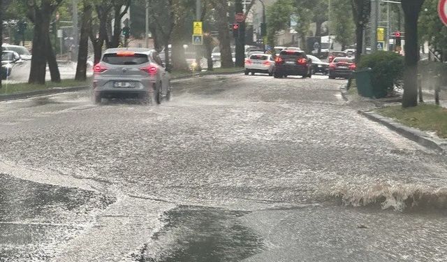 Bursa sağanak yağışa teslim