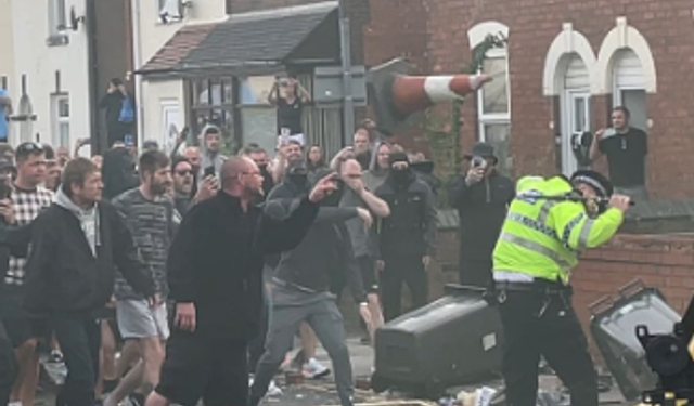 İngiltere'de protestolar Londra'ya sıçradı