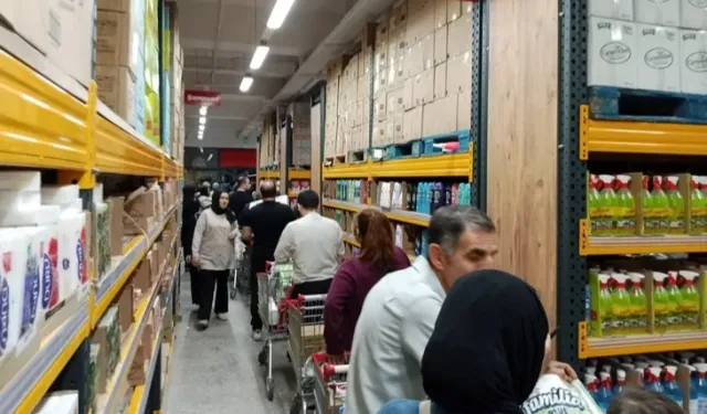 Nilüfer’de yeni açılan zincir market izdihama neden oldu