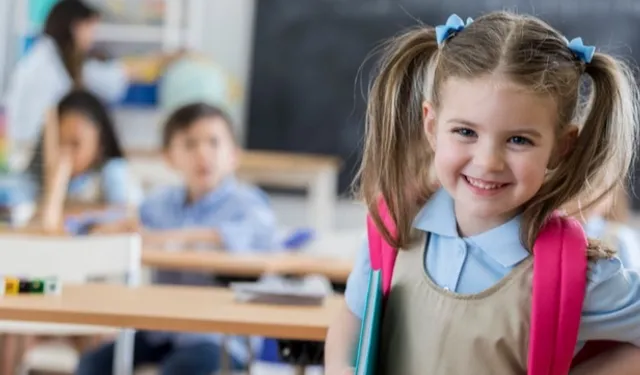 Okula uyum sürecinde doğru yaklaşım... İlk gün stresine karşı öneriler