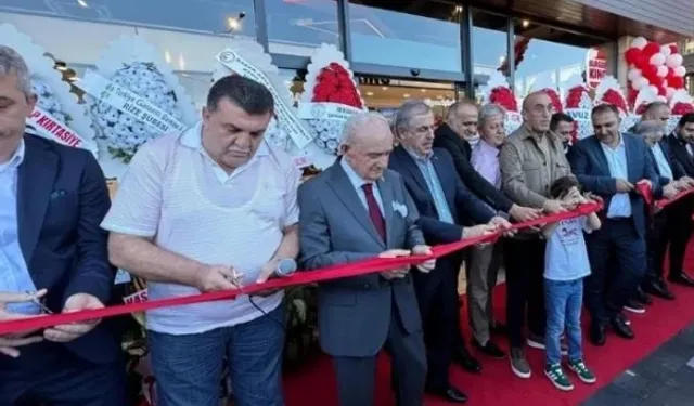 Rize'de Burger King açılışına katılan belediye başkan ve yöneticileri disipline sevk edildi