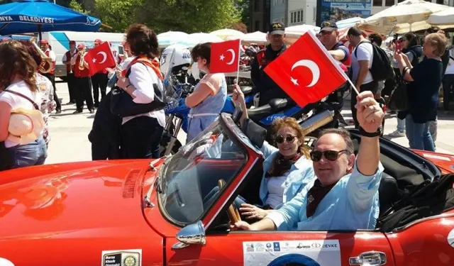 Bursa'da klasik otomobiller bu kez Mütareke için kez yola çıkıyor