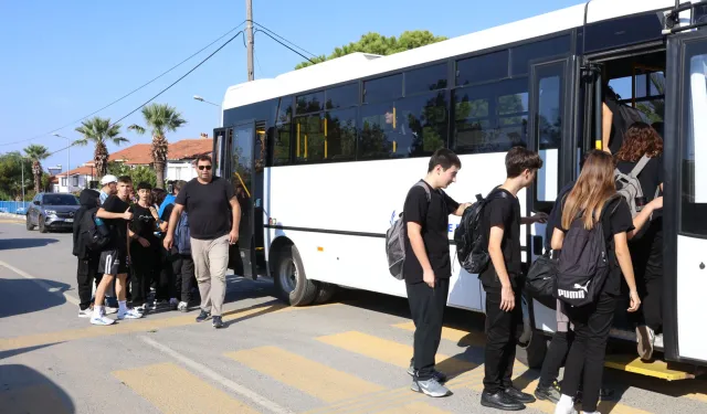 Güzelbahçe'de öğrencilere ücretsiz okul servisi