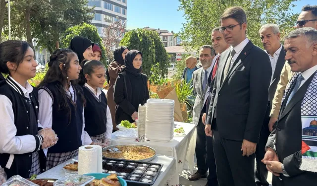 Van Erciş'te liselilerden Gazze kermesi