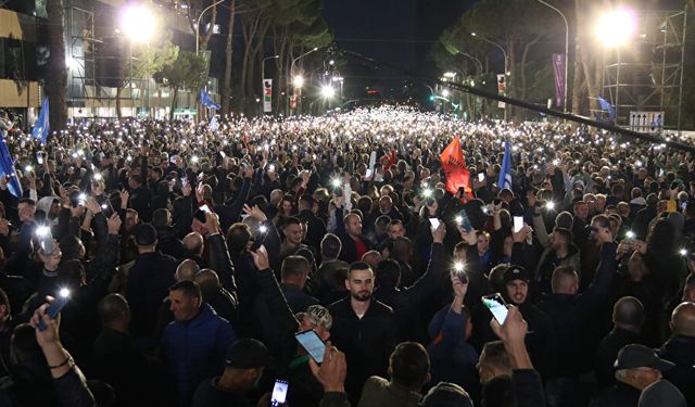 Arnavutluk'ta hükümet protestosu