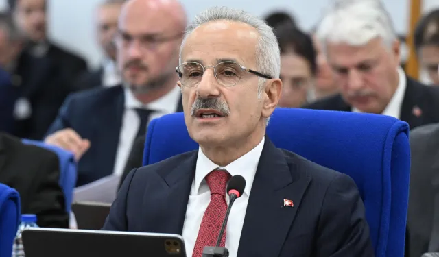 Depremde ilk 15 dakika GSM hatlarında yaşanan sıkıntı için Bakan Uraloğlu'ndan "Tecrübe oldu" yanıtı
