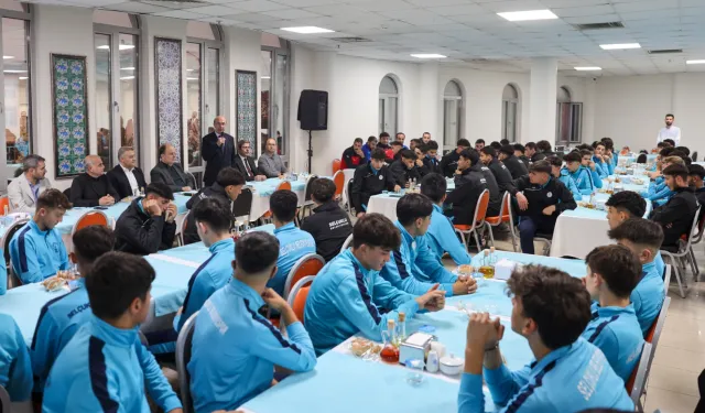 Konya Selçuklu'da futbolculara moral yemeği