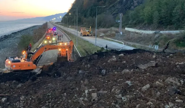 Karadeniz Sahil Yolunda heyelan dört gencin yaşamını aldı