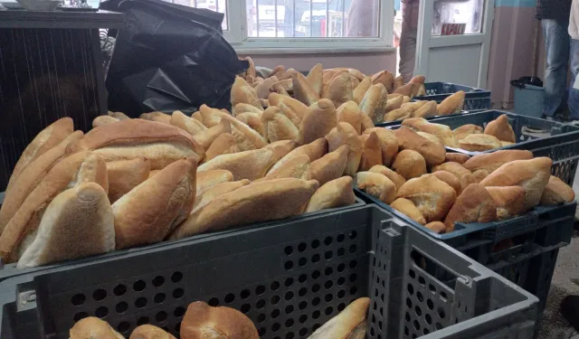 Keşan'da kar nedeniyle mağduriyet yaşanmaması için evlere binlerce ekmek dağıtımı yapıldı