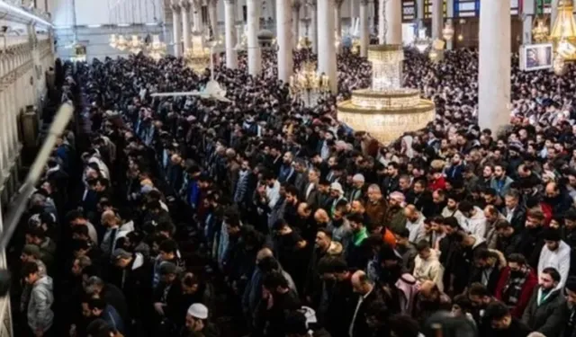 Şam'daki Emevi Camii'nde izdiham