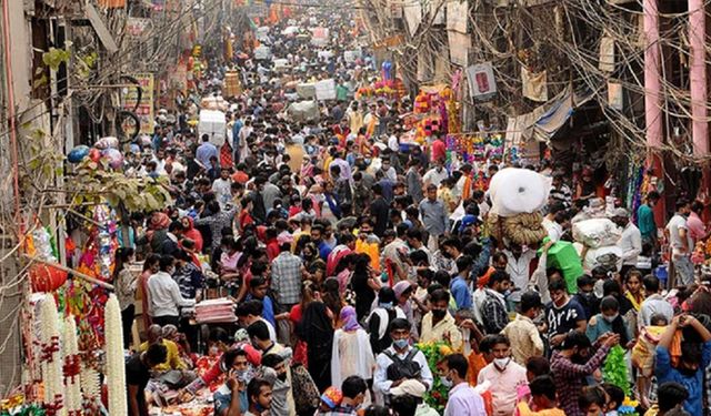 Hindistan'da festivalde izdiham; Ölü ve yaralılar var