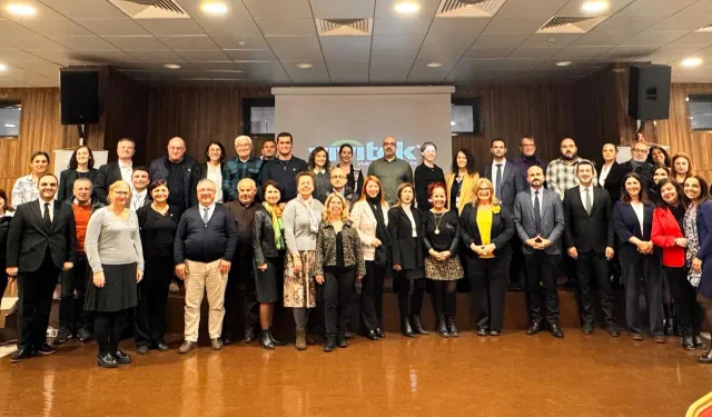 İzmir 'İleri Yaş'ta yol haritası belirliyor