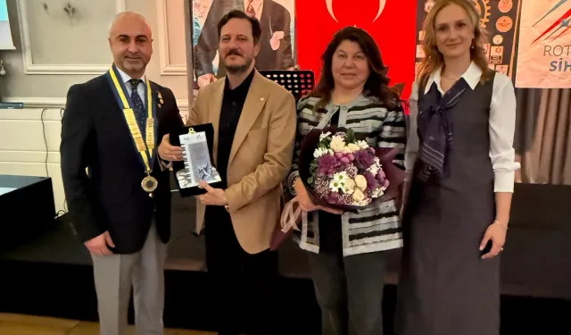 Prof. Mehmet Ali Sanlıkol'a Rotary Meslek Hizmet Ödülü