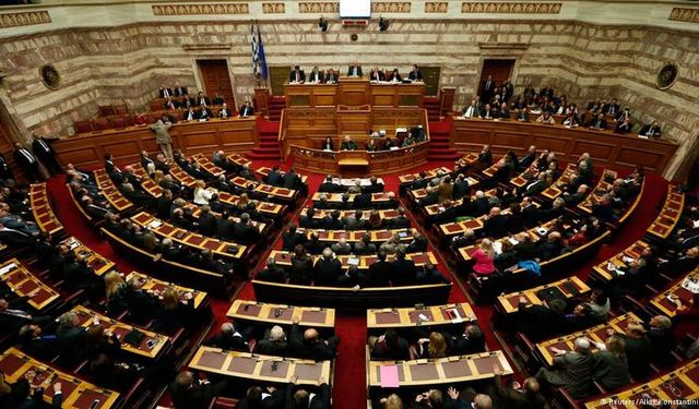 Yunanistan'da cumhurbaşkanlığı seçimi ikinci tura kaldı