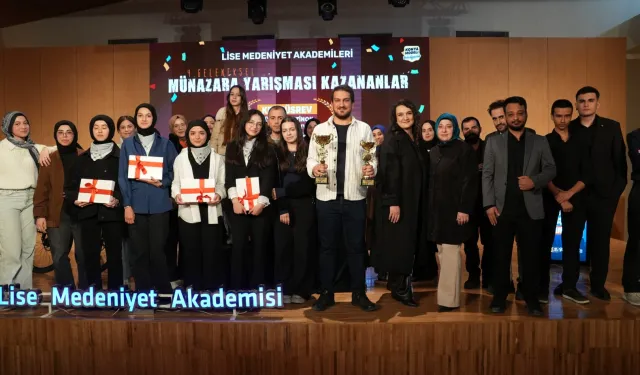 Konya Büyükşehir eğitim birimleriyle genç zihinleri bir araya getiriyor