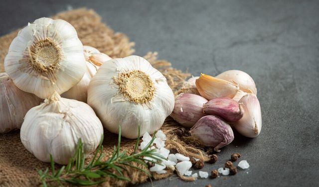 Sarımsak fiyatları arttı, kilo ile alan kalmadı