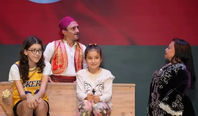 Gömeç'te engelli oyuncular tiyatroyla yüreklere dokundu