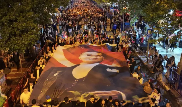 Binlerce Manisalı Festival kortejinde buluştu
