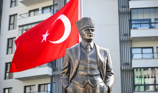 Bornova’da Abide-i Hürriyet Meydanı açıldı