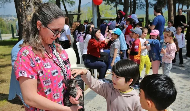 Bursa'da çocuklara hayvan sevgisi aşılandı