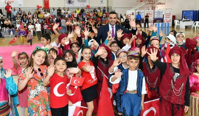  İzmir Çiğli’de çocuklara bayram şenliği