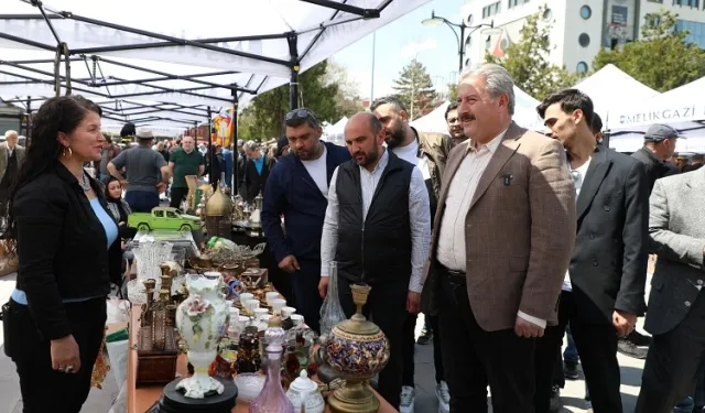 Kayseri Melikgazi'de Antika Pazarı'na yoğun ilgi