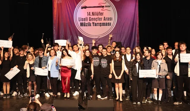 Liseli gençler müzik yeteneklerini sergiledi