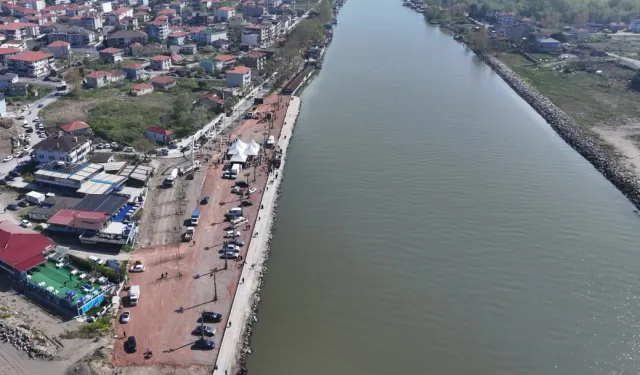 Sakarya'da nehrin denizle buluştuğu noktada çalışmalar tam gaz