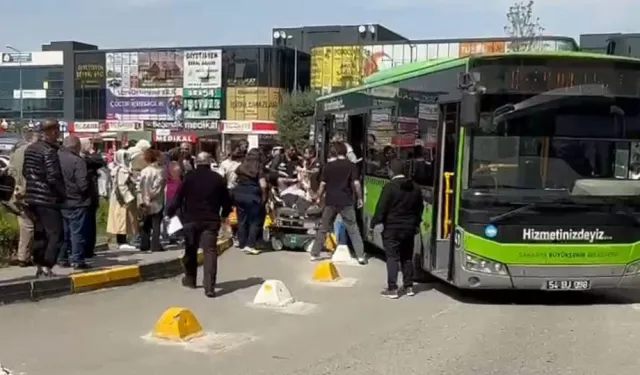 Sakarya'da otobüs hattan çıktı, hastaneye gitti