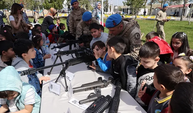 Sivas Jandarma Komutanlığı kapılarını çocuklar için açtı