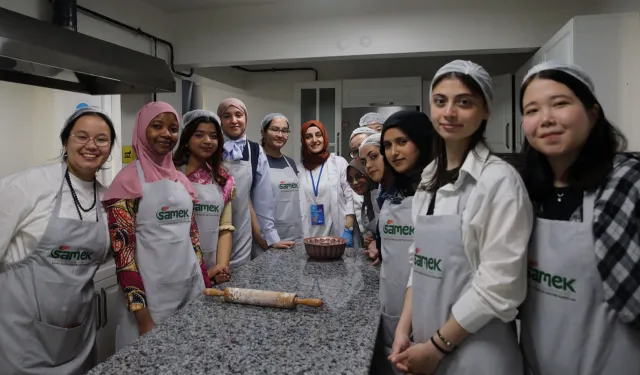 Uluslararası öğrenciler Türk mutfağını SAMEK'te öğrendiler