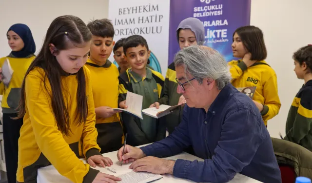Yazarlar öğrencilerle bir araya geliyor
