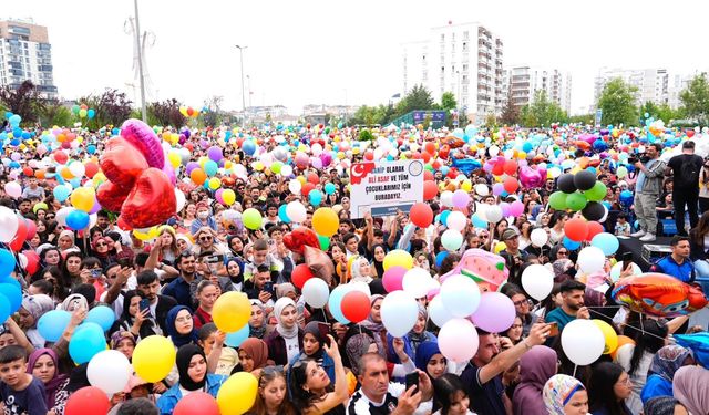 Babası 'Pek kimsemiz yok' dedi, binlerce kişi Ali Asaf ile balon uçurdu