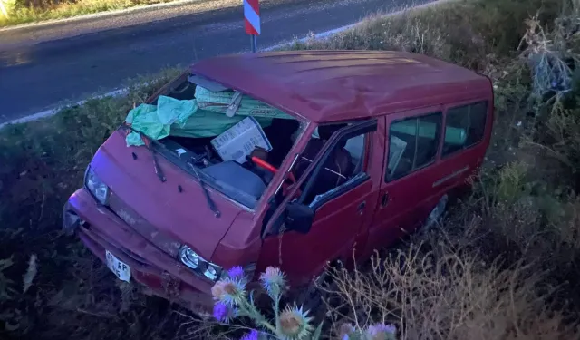 Bilecik Pazaryeri'nde minibüs dereye uçtu: 1 yaralı