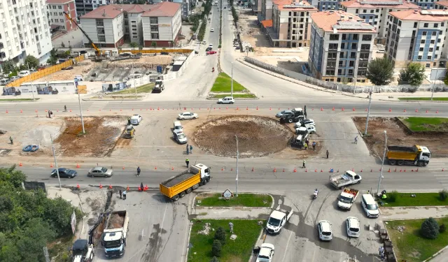 Çöşnük Kavşağı’nda düzenleme çalışmaları devam ediyor