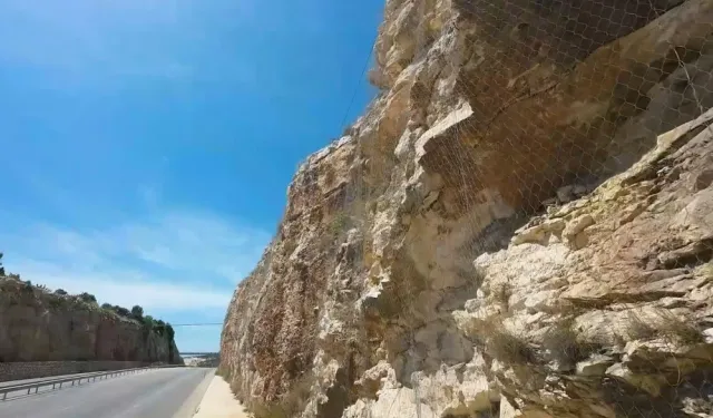 Karayolları'ndan sarp yamaçlara çelik zırh