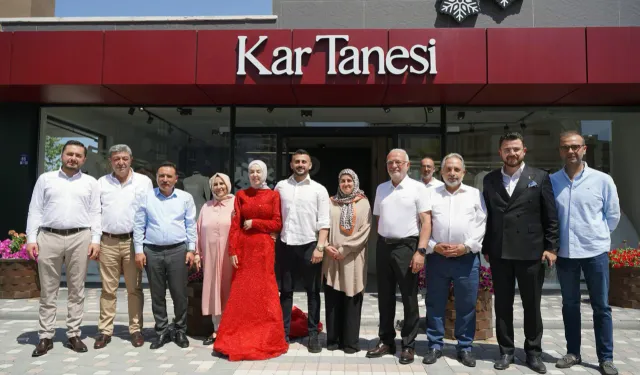Kayseri Talas'ta Karbeyaz Gelinlik Evi ilgi görüyor