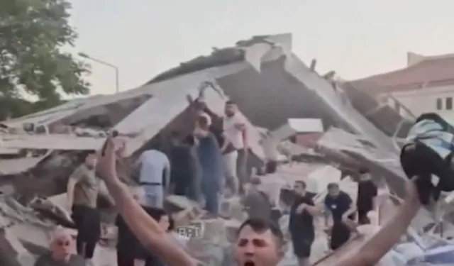 Sındırgı’da yıkılan bina var