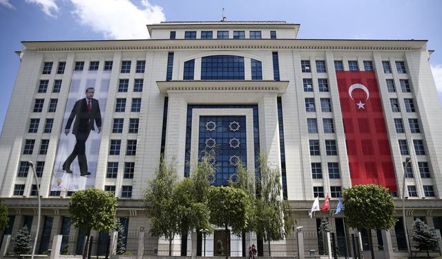 AKP, 4 il başkanı ve yöneticilerini görevden aldı