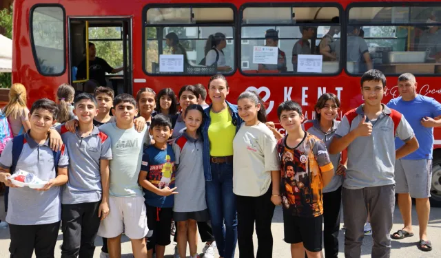 Efes Selçuk’ta üçüncü öğrenci otobüsü hizmete girdi