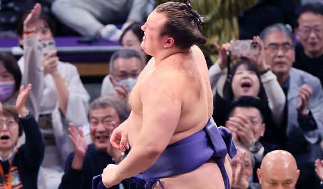 Ukraynalı mülteci, Japonya'da elit seviyede sumo turnuvasında şampiyon oldu