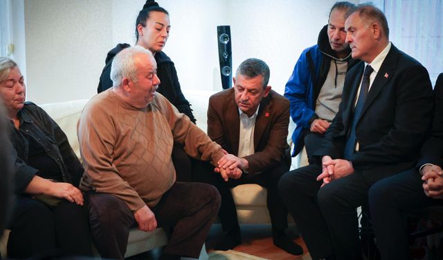 CHP Genel Başkanı Özel, şehit ailesini ziyaret etti, 3 günlük milli yas çağrısında bulundu