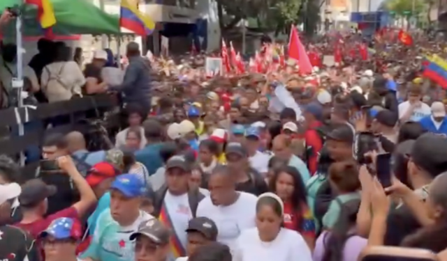 Venezuelalılar sokağa çıktı: Vatan satılık değil, vatan savunulacak