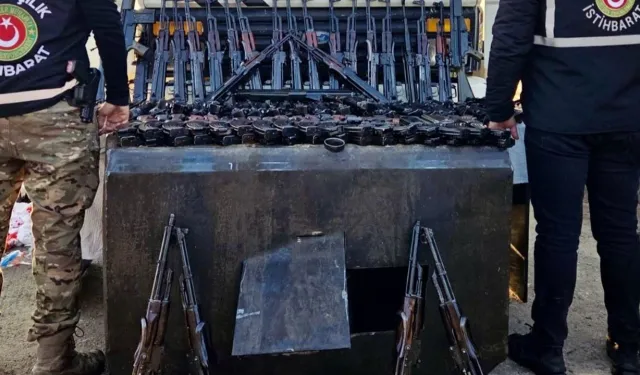 Suriye'den Türkiye’ye geçiş yapmaya çalışan kamyondan 52 uzun namlulu silah ele geçirildi