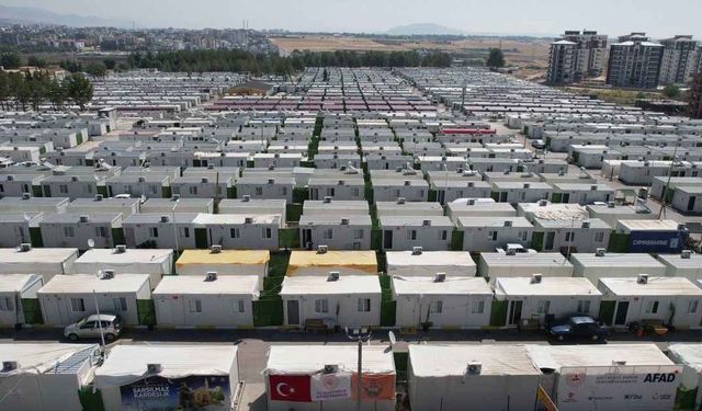 Depremin sarsıntıları bölgede devam ediyor;  360 bin kişi hâlâ konteynerlerde yaşıyor