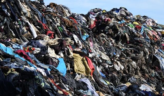 Yasa dışı  26 bin tondan fazla tekstil atığı Türkiye'ye gönderilmiş; Doğada 200 yıla kadar kalabiliyor!