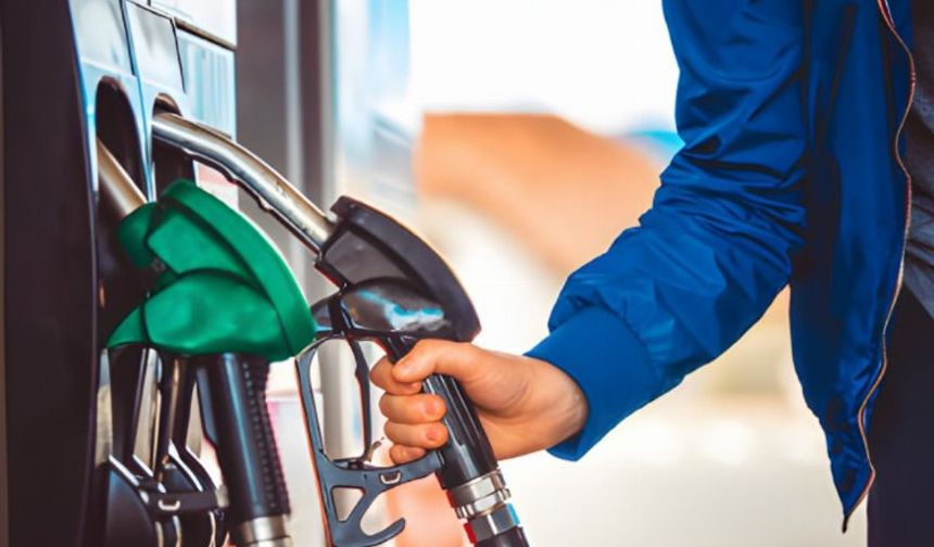 Akaryakıt zamları peş peşe; Bu gece yarısı motorin, 17 Haziran'da hem benzin hem de motorin zamlanacak