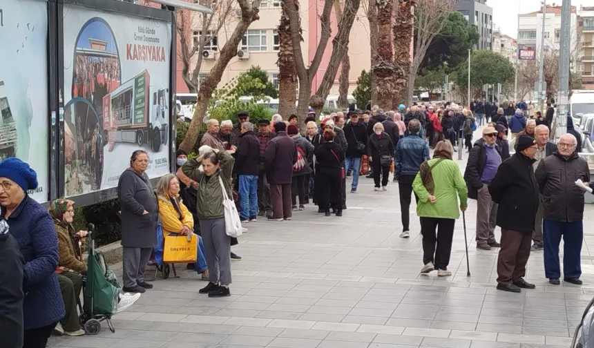 "Açlık sınırının 10 bin 143 lira altındaki aylıkla emeklilerin geçinmesi mümkün değildir"