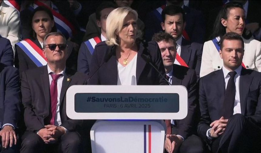 Fransa'da mahkeme Le Pen'in seçime girmesinin önünü açtı
